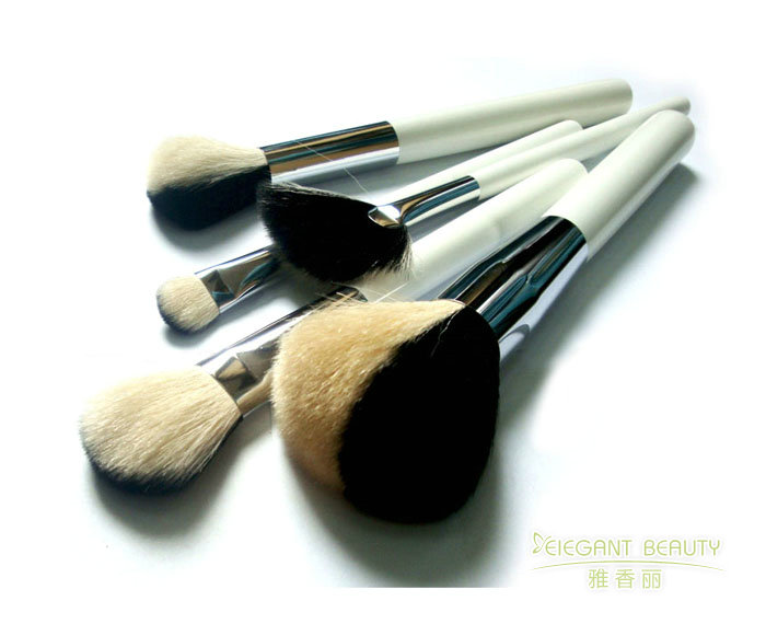 化妝刷的毛質有哪些種類？各有什么優缺點？