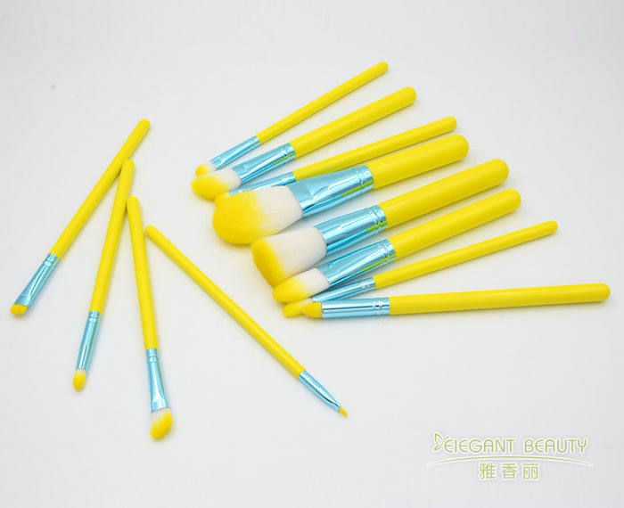 化妝刷套裝的刷毛硬度如何影響化妝效果？