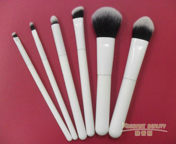 化妝刷套裝是否適合所有膚質和妝容類型？