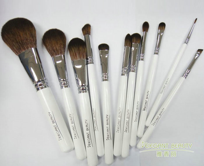 定制化妝刷套裝時(shí)，如何確定刷子的數(shù)量和種類？