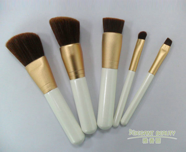 化妝刷套裝的金屬套管防銹工藝是否影響刷毛壽命?