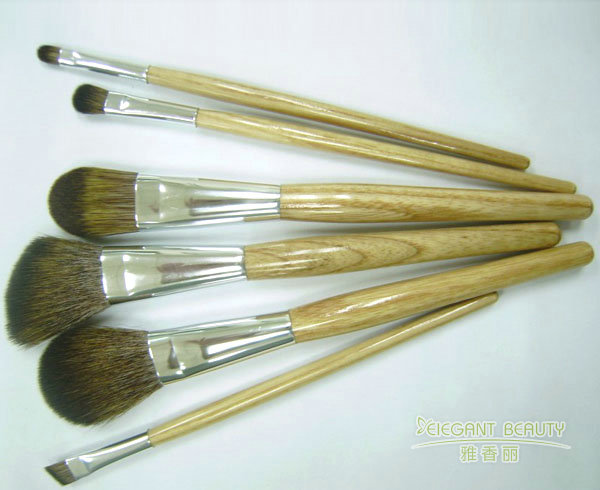 新手必看!化妝刷套裝全解析:從選刷到上妝一步到位