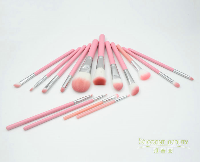 從平價(jià)到高端，化妝刷套裝性價(jià)比大比拼！